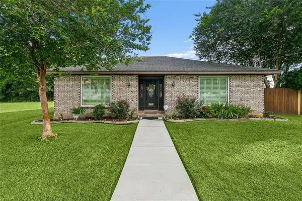 701 Live Oak Street, Metairie, LA 70005