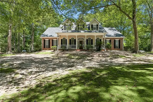 213 Hawthorne Hollow Drive, Madisonville, LA 70447