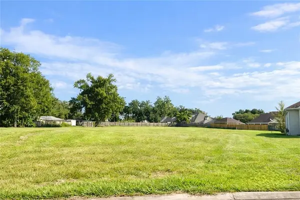 125 Downing Ct, Belle Chasse, LA 70037