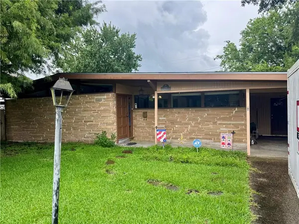 11 Laux Manor Drive, Metairie, LA 70003