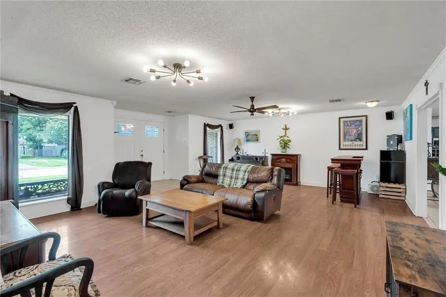 3821 Hillcrest Drive, Marrero, LA 70072 - #2