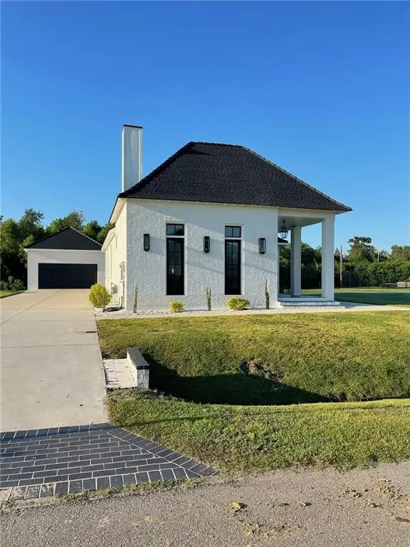 106 Deerfield Drive, Belle Chasse, LA 70037