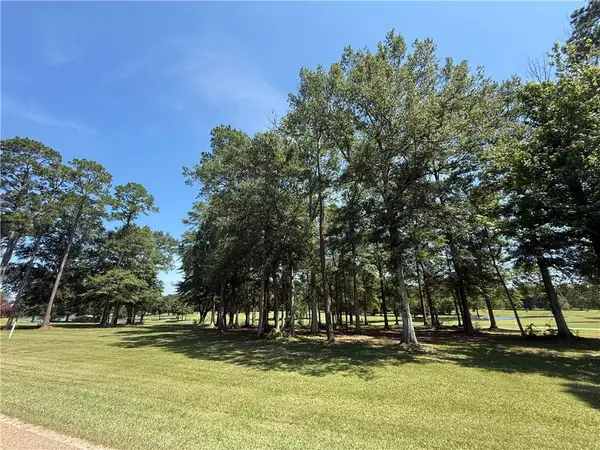 835 Camphill Drive, Abita Springs, LA 70420