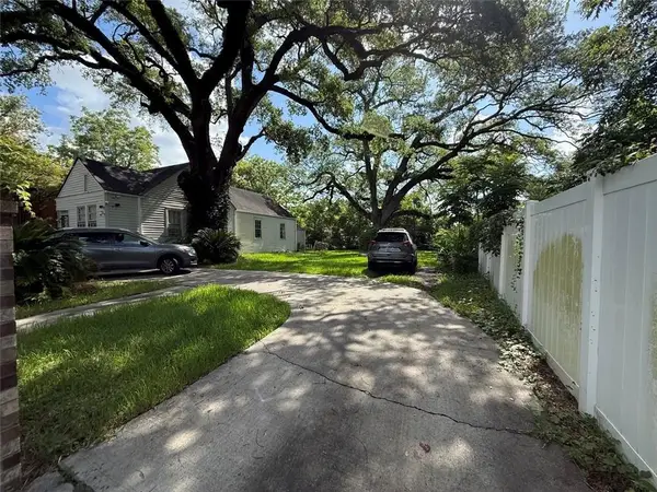 3425 Live Oak Place, New Orleans, LA 70122