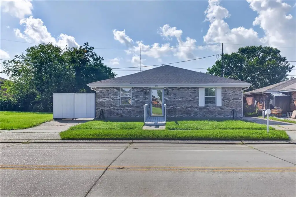 335 De La Ronde Drive, Chalmette, LA 70043 - #1