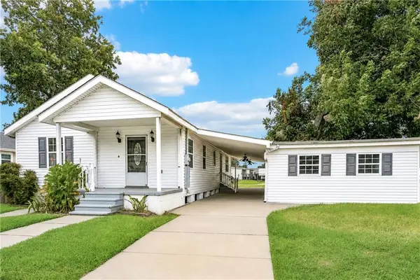 2312 Pakenham Drive, Chalmette, LA 70043