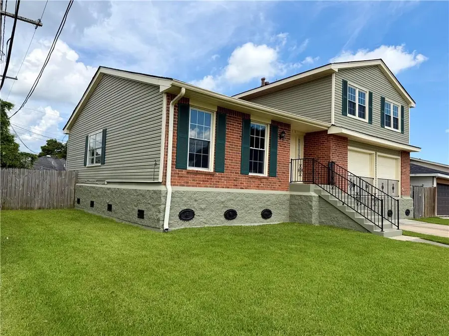 532 Oakwood Drive, Gretna, LA 70056 - #2