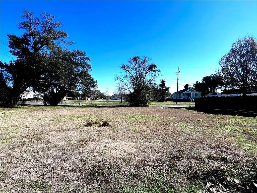 5564 Cameron Boulevard, New Orleans, LA 70122 - #1