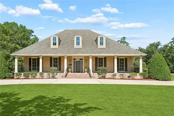 525 Pelican Ridge Drive, Madisonville, LA 70447