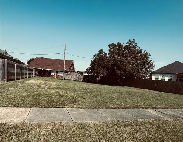 2820 Creely Drive, Chalmette, LA 70043