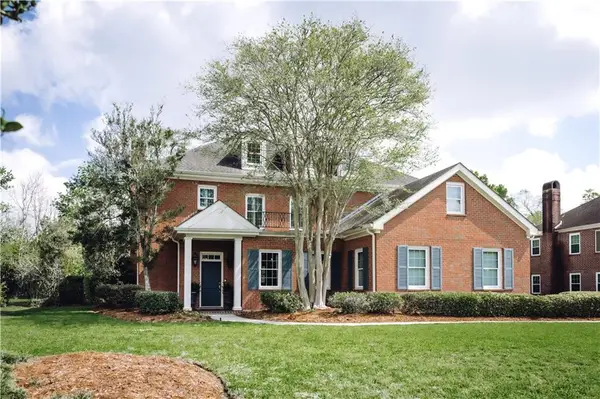 12 Grand Cypress Court, New Orleans, LA 70131