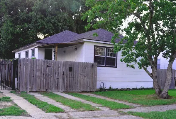 5548 Cameron Boulevard, New Orleans, LA 70122