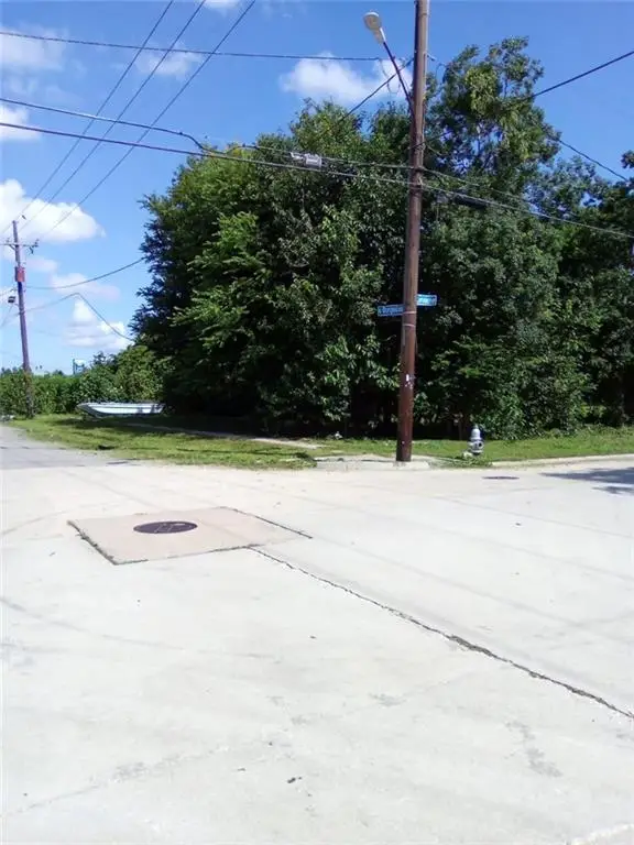 2401 Lamanche Street, New Orleans, LA 70117