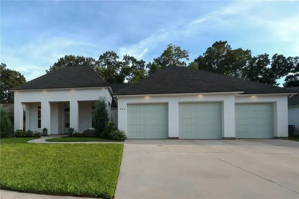 202 Long Oak Lane, Youngsville, LA 70592