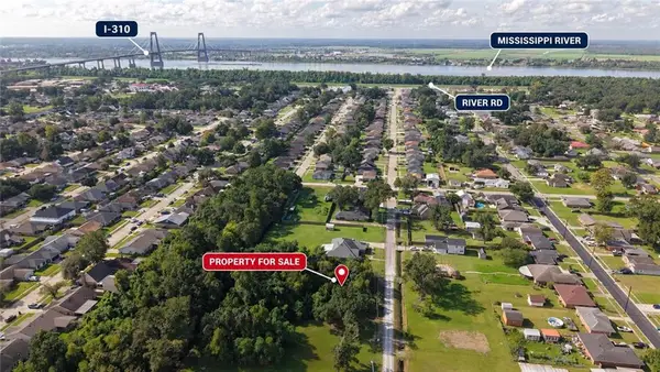 416 River Oaks Drive, Destrehan, LA 70047