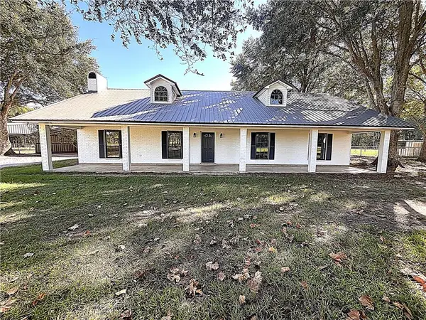 1786 River Road, Marksville, LA 71351
