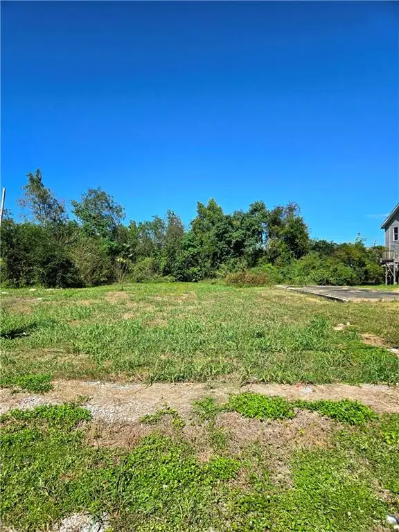 5435 Shirley Taylor Street, New Orleans, LA 70117