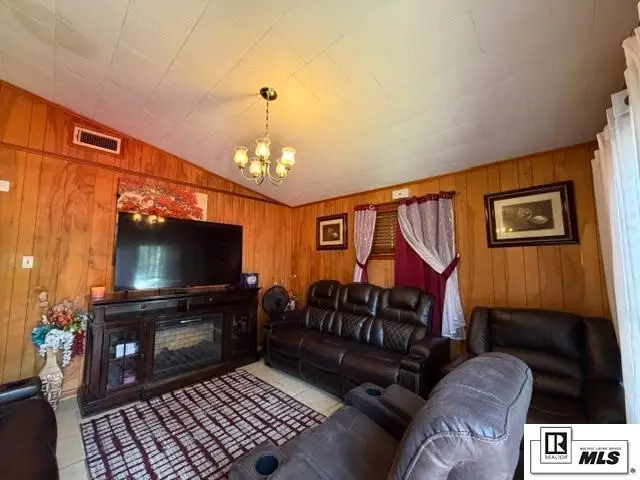 207 E College Street, Delhi, LA 71232 - #3