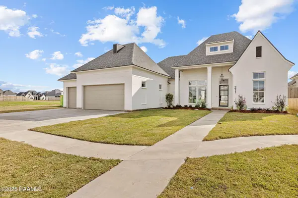 211 Sabal Grove Lane, Youngsville, LA 70592