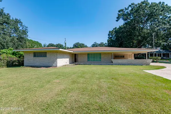 905 Loreauville Road, New Iberia, LA 70563