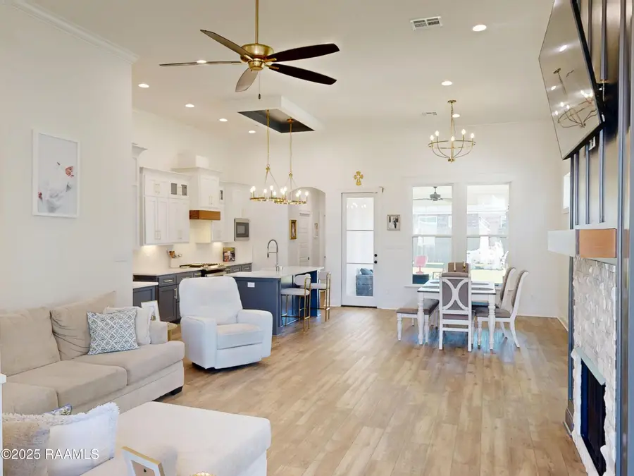 122 Lakes Edge Drive, Broussard, LA 70518 - Image #2