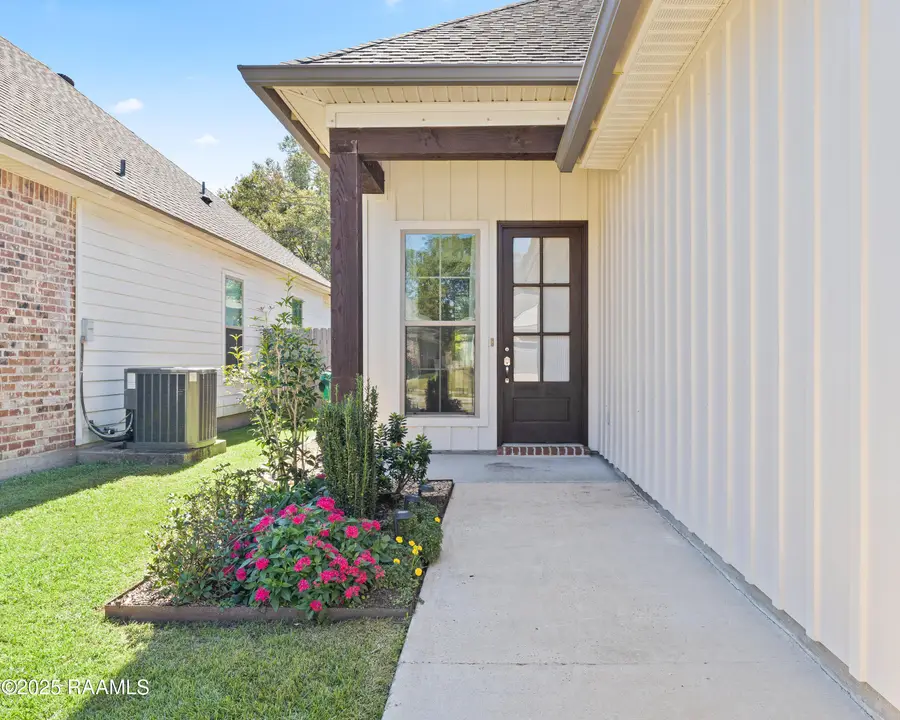209 Twin Meadow Lane, Lafayette, LA 70508 - Image #2