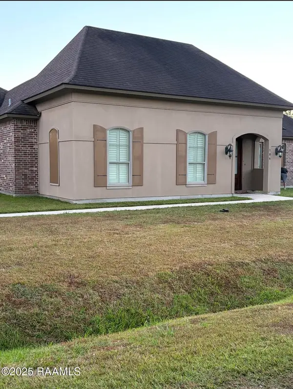 104 Oak Shadows Drive, Youngsville, LA 70592