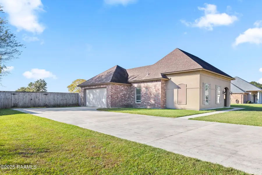104 Oak Shadows Drive, Youngsville, LA 70592 - Image #2