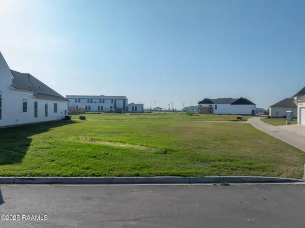 113 Hedgemoore Court, Youngsville, LA 70592