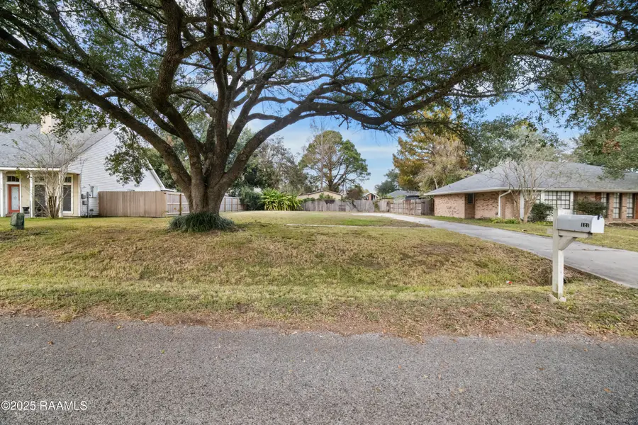 121 Meadow Glen Drive, Youngsville, LA 70592 - Image #3