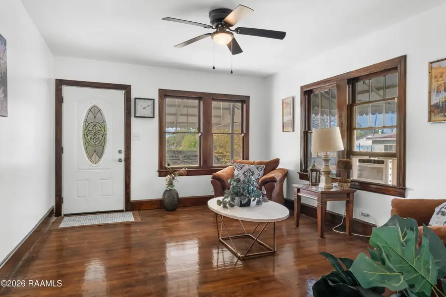 213 NE Railroad Avenue, Ville Platte, LA 70586 - #3