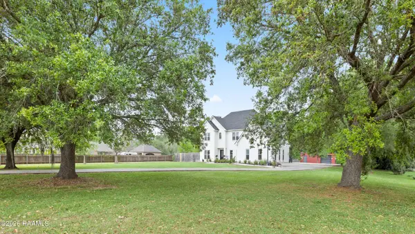 2085 Main Highway, Arnaudville, LA 70512