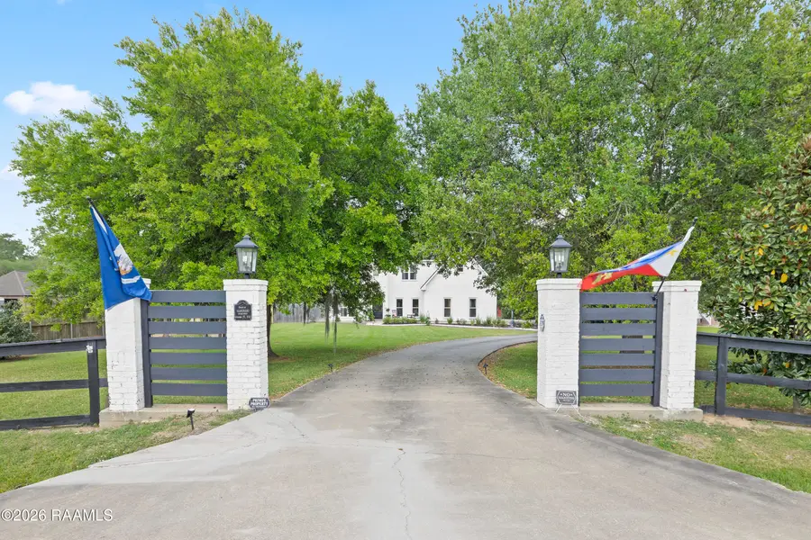 2085 Main Highway, Arnaudville, LA 70512 - #2