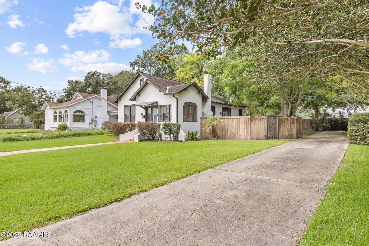 109 N Henry Street, Abbeville, LA 70510 - #1