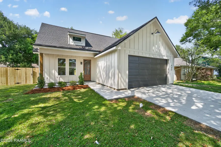 121 Meadow Glen Drive, Youngsville, LA 70592 - #2