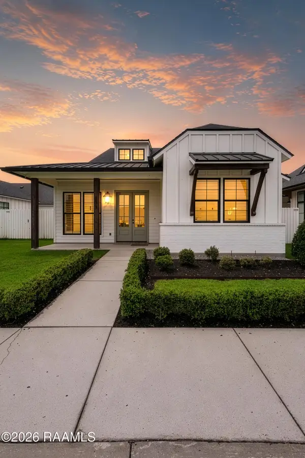 103 Tea Rose Drive, Broussard, LA 70518