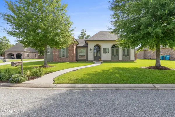 1044 Angelwood Circle, Breaux Bridge, LA 70517