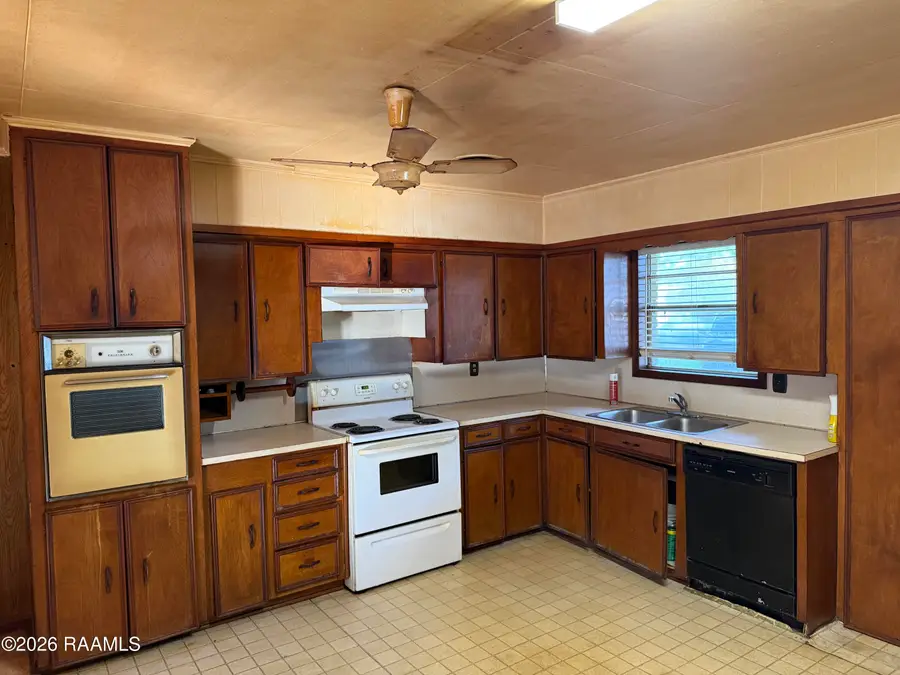 103 Park Avenue, Ville Platte, LA 70586 - #2