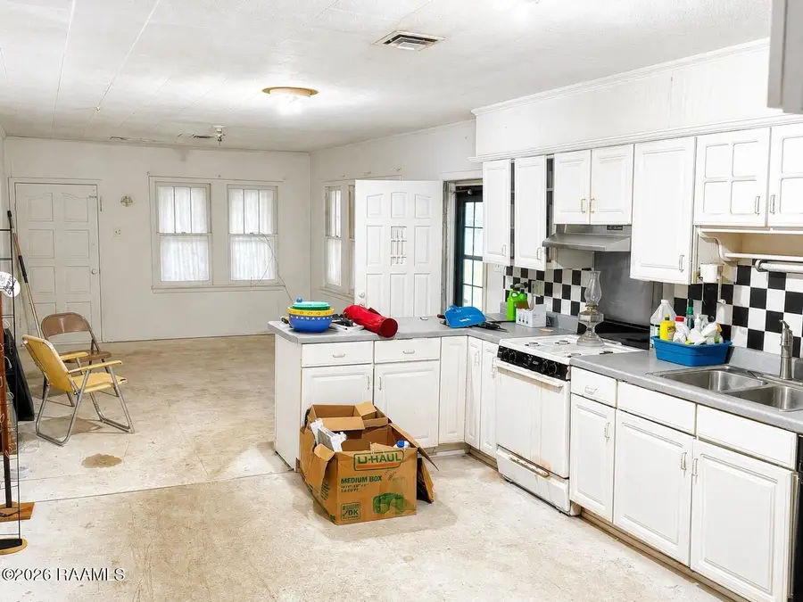 1706 W Port Street, Abbeville, LA 70510 - #3