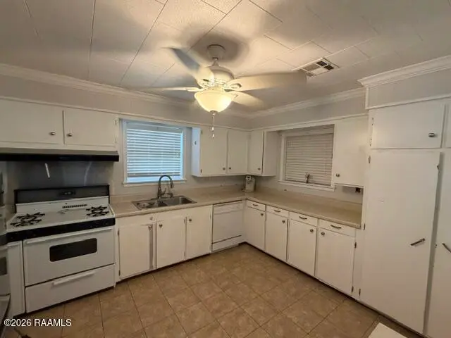 410 E Edward Street, Erath, LA 70533 - #3