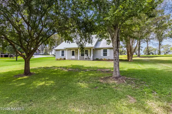 32 Hidden Hills Lake Road, Arnaudville, LA 70512