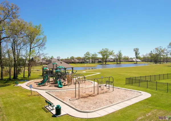 71 Rue Lierre, Zachary, LA 70791