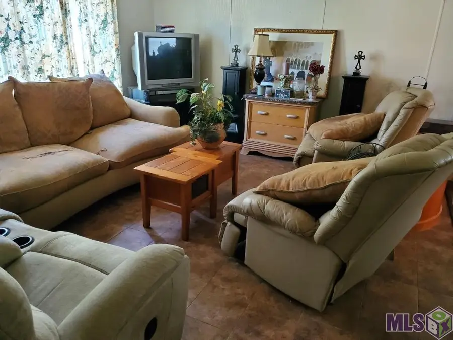 36135 Reinninger Rd, Denham Springs, LA 70706 - #3