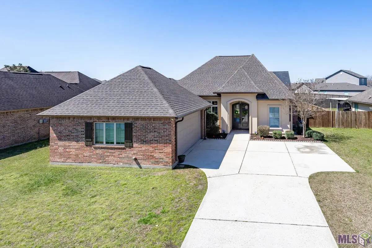 14035 Deep Creek Dr, Gonzales, LA 70737 - Image #1