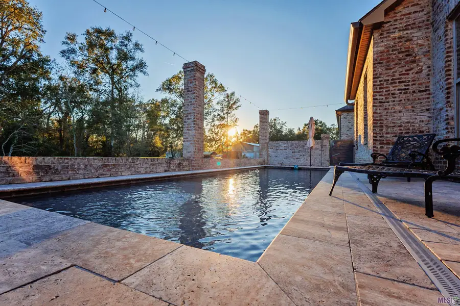 11081 Toria Ln, Saint Amant, LA 70774 - Image #2