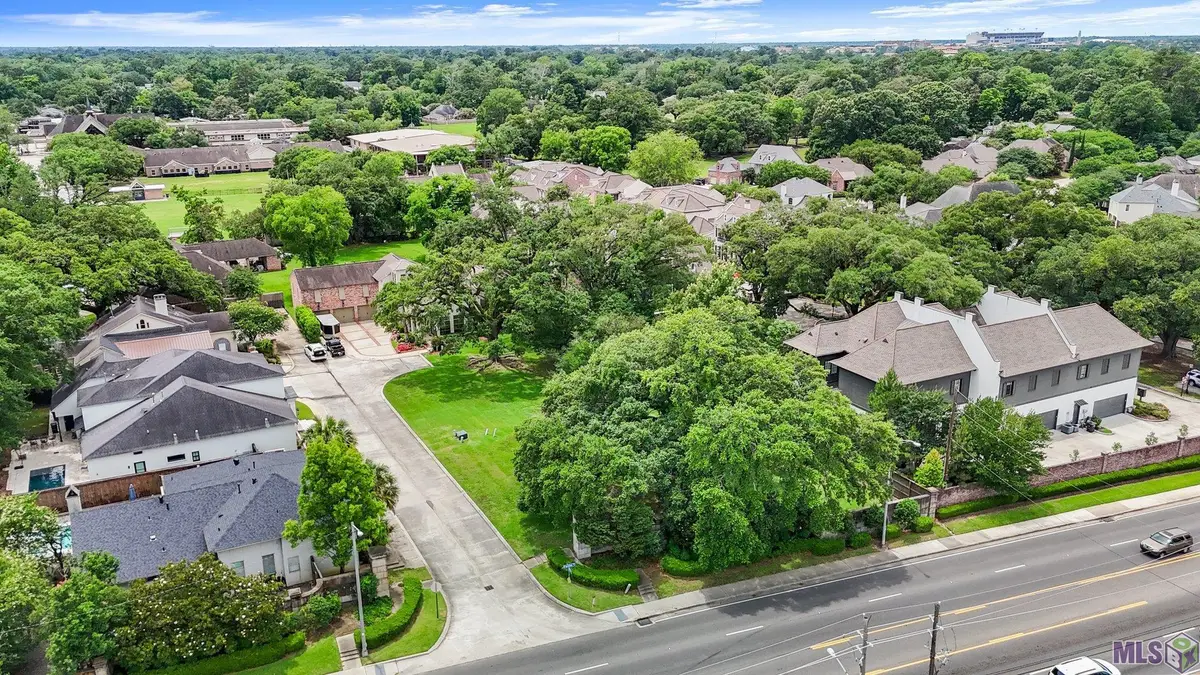 2212 Idle Oaks Dr, Baton Rouge, LA 70808 - Image #1