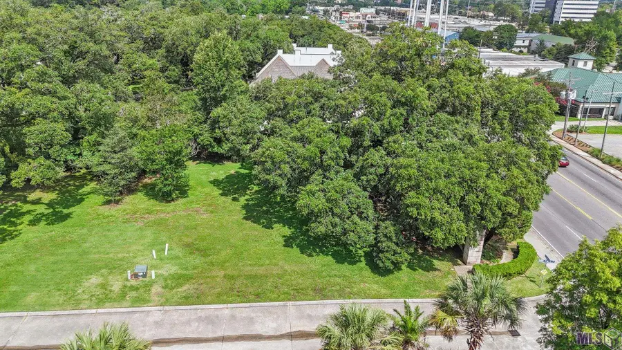 2212 Idle Oaks Dr, Baton Rouge, LA 70808 - Image #2