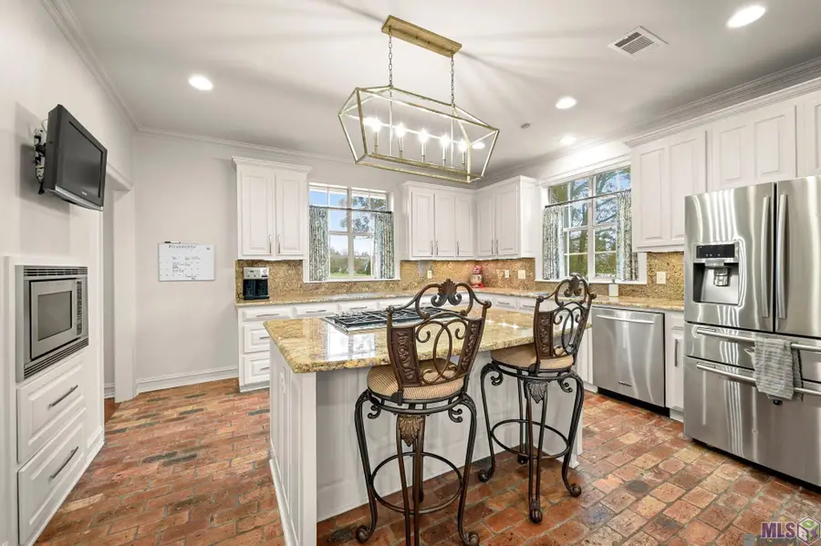 10813 N Oak Hills Pkwy, Baton Rouge, LA 70810 - Image #3