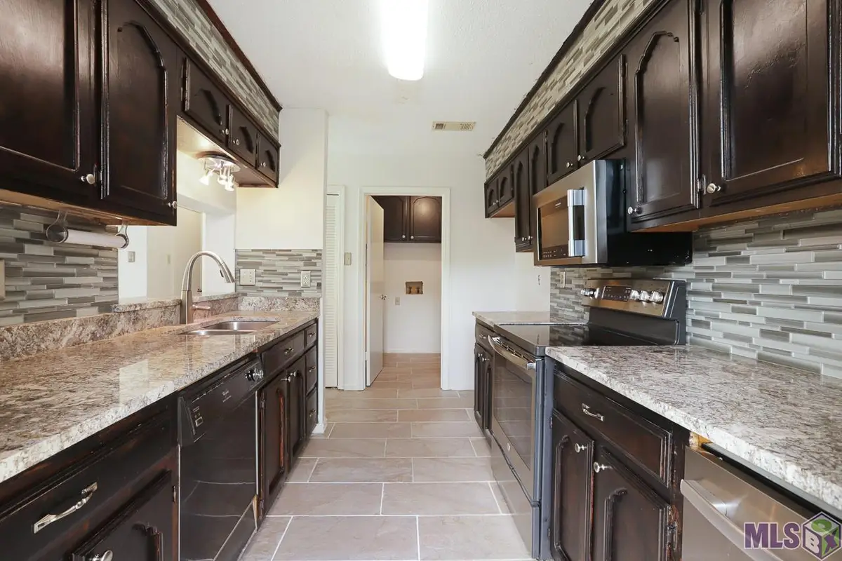 4625 Parkoaks Dr #37, Baton Rouge, LA 70816 - Image #1