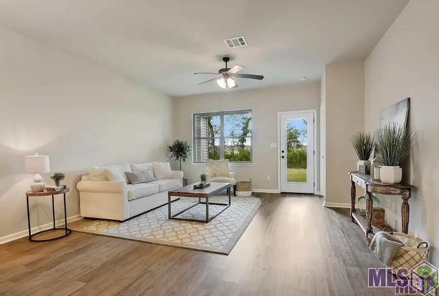 17455 Berkshire Dr, Prairieville, LA 70769 - Image #2